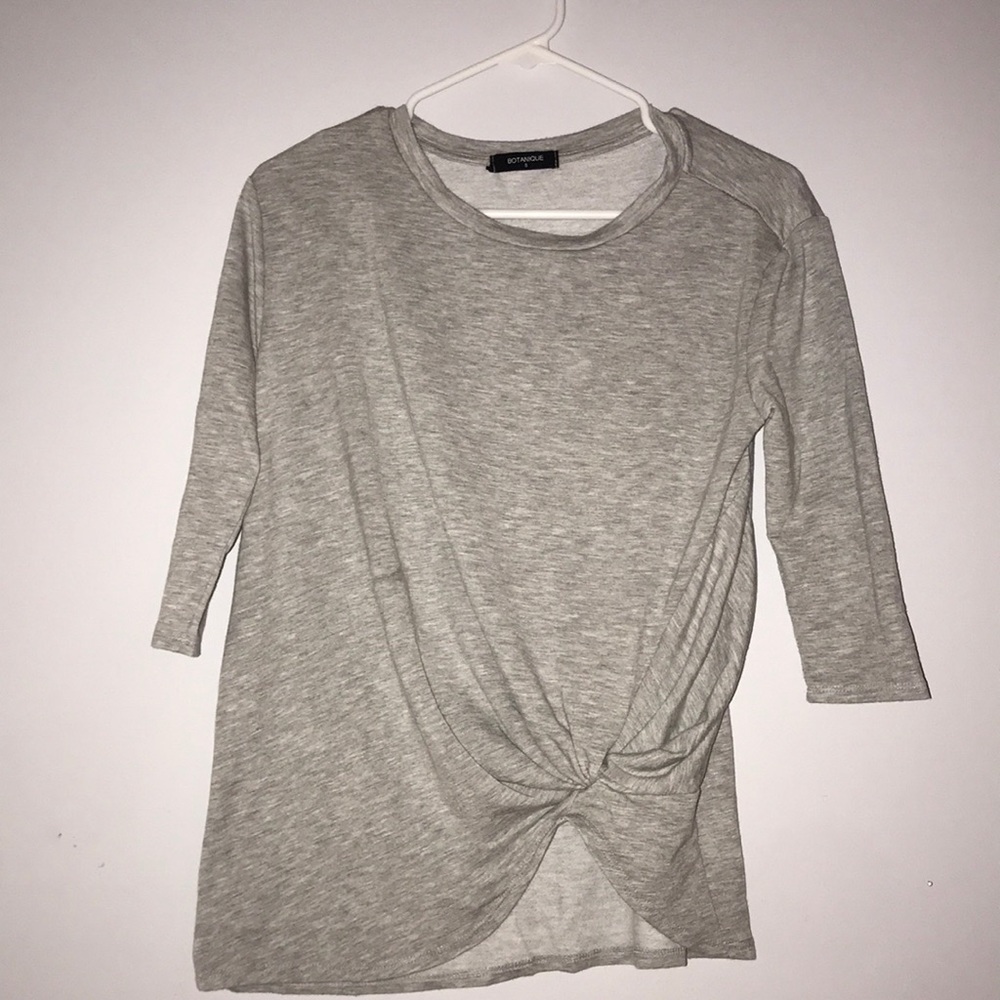 super cute but casual grey top!!
